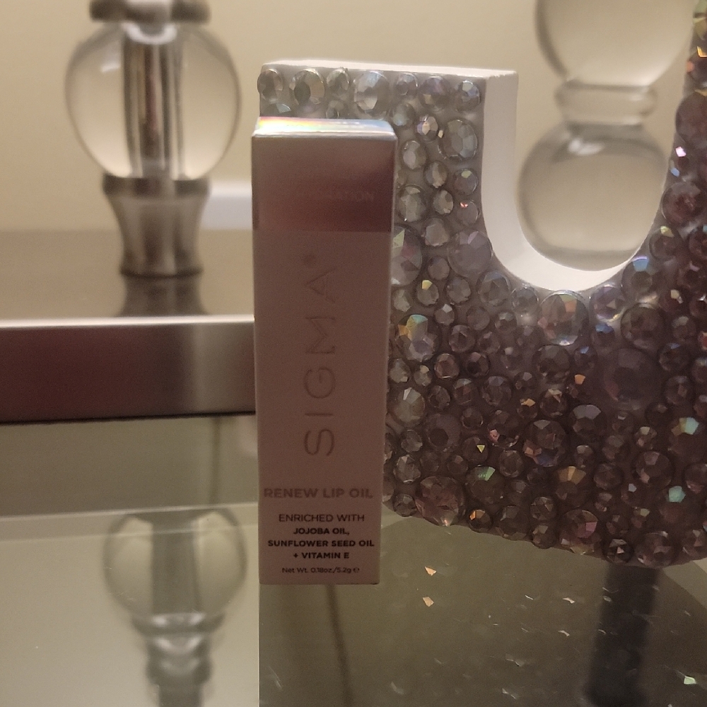 Sigma Beauty Renew Lip Oil - Color "All Heart." Full Sized. Brand New Sealed.